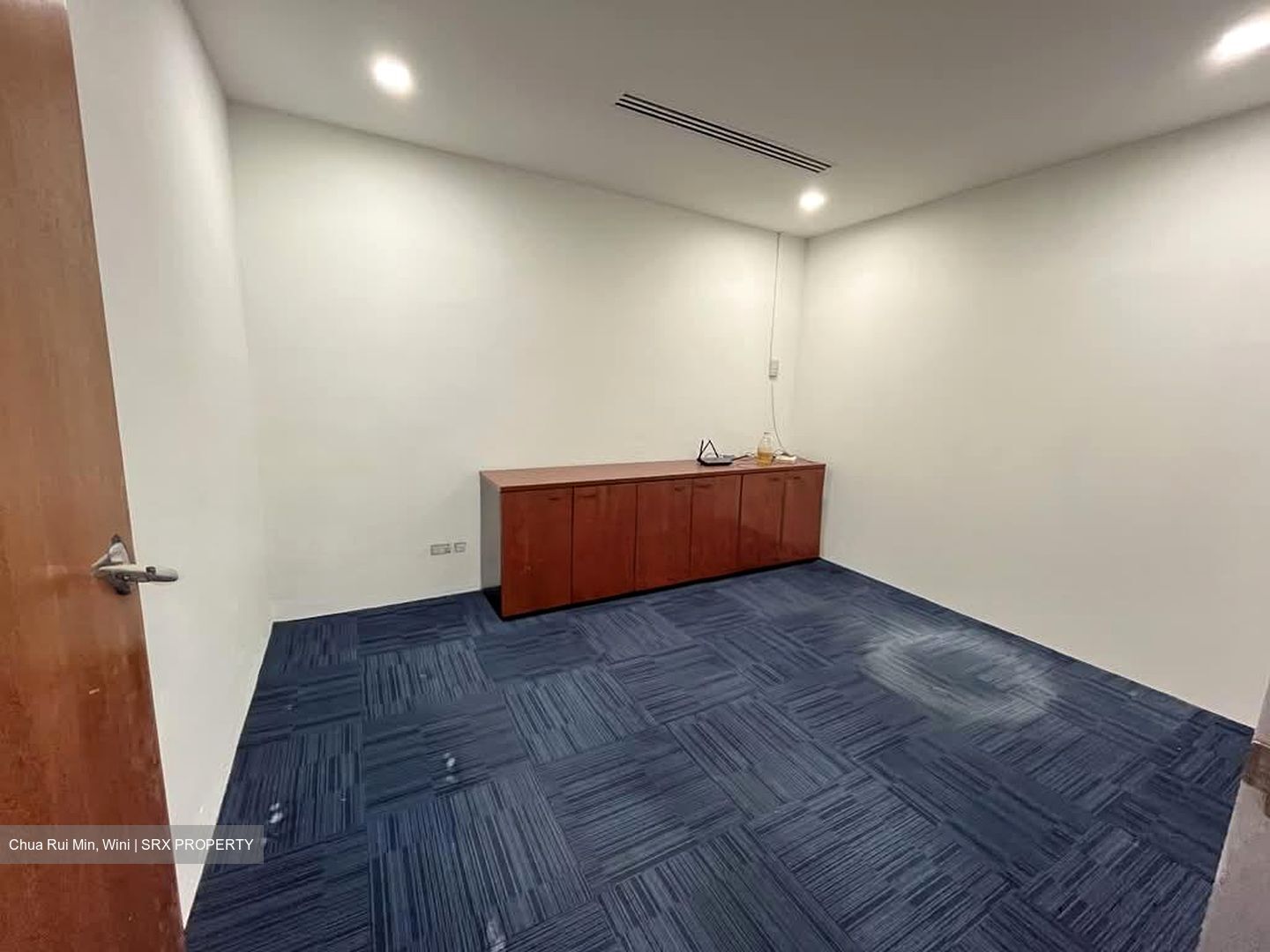 Sim Lim Tower (D8), Office #585378001